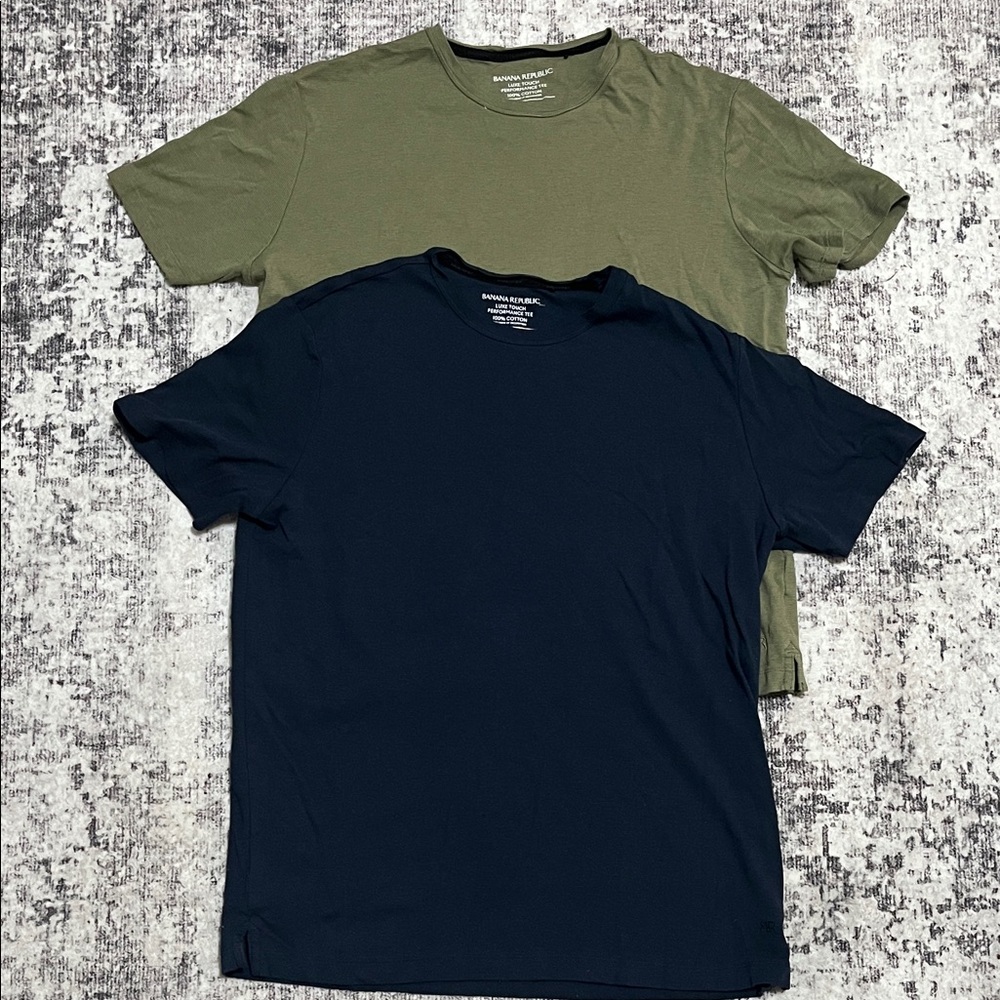 Banana Republic Men's Luxe Touch Perfomance Tee in Green and Navy